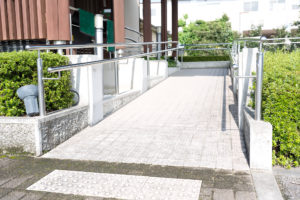 エントランス　スロープ　バリアフリー　共同生活介護　和　栃木県　那須塩原市